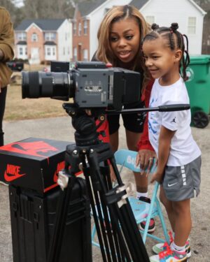 Gail Bean Instagram - FAA🤞🏾🫶🏾♾️couldn't have done it without yall! Thank you JORDAN x my family for reigniting my creativity❤️
.
ALEXA play K.Dot - 'TV OFF'
📸 @100wayz @100wayzllc
💄 @jlamarbeauty 
💇🏾‍♀️ @iamkasirene 
👟 @jumpman23 Breds
🧥 @righton59th

MITCHELL'S ARE BORN WINNERS PRODUCTIONS 
#Jordan #MitchellsAreBornWinners #FAA

With love,

-Big Bean