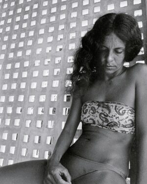 Gal Costa Instagram - 🌞“Nossa energia solar
Irá nos iluminar o caminho”

🎶 Solar (Milton Nascimento / Fernando Brant)
📸 Fotos: Antônio Bastos - Extraídas da fotobiografia “Gal” da @beieditora 

#GalCosta #EquipeGal
