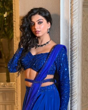 Garvita Sadhwani Instagram - Royal-ly Blue 💙
.
.
.
#yrkkh #roohibirla🦋 #weddingwear #ootdfashion