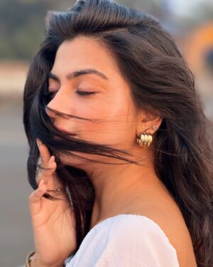 Garvita Sadhwani Instagram - Life lately is Dove ke saabun jaisi 🤍 PH Neutral 😂 
.
.
.
.
.
#igers #ınstagood #mood