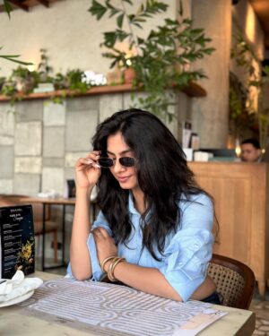 Garvita Sadhwani Instagram - Life lately is Dove ke saabun jaisi 🤍 PH Neutral 😂 
.
.
.
.
.
#igers #ınstagood #mood