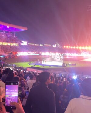 Gautami Kawale Instagram - Kolkata dump!
3rd pic is 😋 

Had the best time thanks to @starsportsindia @jiohotstar 💙
That forehead pimple had to be edited out tho :(

Tooo much fun with alll dost log (that pic did not fit in square format lol)
#ipl #cricket #ipl2025 #rcb #kkr #openingceremony #day1 #ootd #curls #edengardens #stadium #match