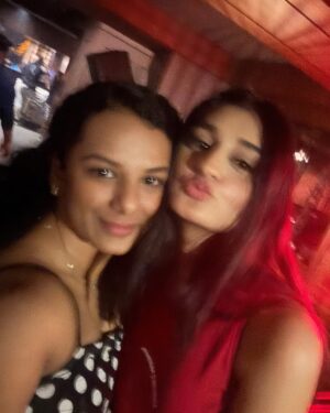 Gautami Kawale Instagram - Kolkata dump!
3rd pic is 😋 

Had the best time thanks to @starsportsindia @jiohotstar 💙
That forehead pimple had to be edited out tho :(

Tooo much fun with alll dost log (that pic did not fit in square format lol)
#ipl #cricket #ipl2025 #rcb #kkr #openingceremony #day1 #ootd #curls #edengardens #stadium #match