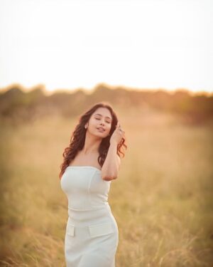 Gayathri Sri Instagram - 🤍💭

Photography @dhanush__photography 
Mua @jay_makeup_artist_
