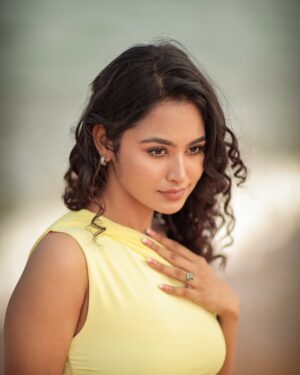 Gayathri Sri Instagram - 💛
