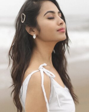 Gayathri Sri Instagram - Lost in the magic of Love ❤️

Unspoken Language of love is spoken by Styling @bindu_stylist #stylingcredits 

Whispers of Romance in Soft Glam and glow🌟 glimpse of My Beauty waterproofed -@mirrormagic_makeupstudio
#Makeupcredits 

A Single Pieced, cleft of side ways and Gathers makes my Physical features looks stunning @binra_fashion_education #costumecredits 

Captured the Beauty of tender, symphony of emotions and Playful side of Romance  @dev___rg
 #videographycredits 💫

A love story told in soft hues and gentle touches - @m_a_x_o_m_a_n_o
#editingcredits ✨
