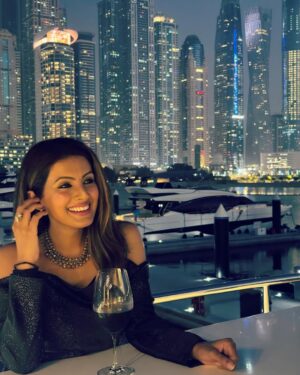 Geeta Basra Instagram - Lost in a sea of city lights.. ❤️