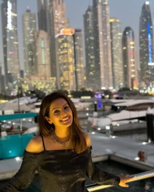 Geeta Basra Instagram - Lost in a sea of city lights.. ❤️