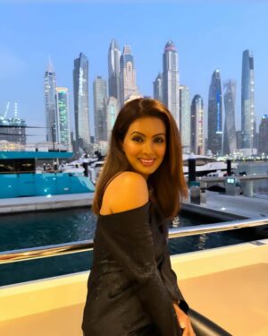 Geeta Basra Instagram - Lost in a sea of city lights.. ❤️