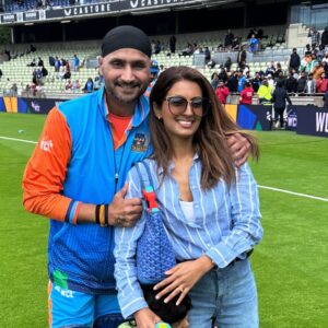 Geeta Basra Instagram - A great day on the field today.. bringing back memories.. ❤️ a great way to celebrate your day! 🇮🇳❤️ @harbhajan3