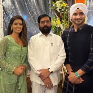 Geeta Basra Instagram - Thank you honourable @mieknathshinde ji and @drshrikantshinde for a wonderful Ganpathi Darshan at your beautiful home.. May Lord Ganpathi bless us all.. Ganpathi Bappa Morya ❤️🙏
