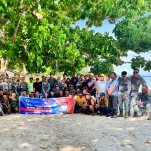 Geneva Cruz Instagram - Coastal Clean Up Drive Activity, Quezon Beach, Patikul, Sulu, Philippines with the @philairforce. 🫡🇵🇭💚 #islandgirltravelerph 

#sgtgenevacruzpafr 
#servicemenandwomen 
#purpose #PAFR 
#lovethephilippines