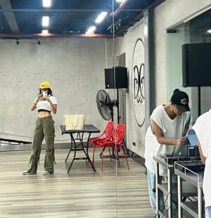 Geneva Cruz Instagram - Got to play with @dgrind_kylalilalu and @dgrind_robin at @dgrindstudioofsuccess. 💚 #danceclass #dgrindofficial #genevacruz #genevolutionconcert 

#dgrindstudioofsuccess 
#genevacruzlive 
#genevacruzootd