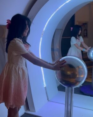 Geneva Cruz Instagram - In a world where jobs and responsibilities dominate our lives, it feels freeing to occasionally let our inner child come out and play. ☺️💚 #themindmuseum #latepost