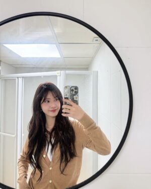 Genie Chen Instagram - 🤎