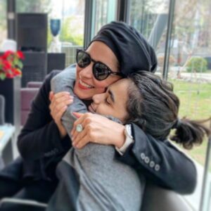 Ghazal Shakeri Instagram - 🤍
تا همیشه سویدای دلم شدی جانانم
دور از ما ، غرق در نور و آرامش باشی

 🕊️

سُوِیدا :
خال یا نقطۀ سیاهی در دل که محل احساسات است.
