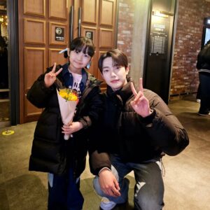 Gi So-you Instagram - 어제 침범 vip시사회
선영이모 덕분에  대배우  류승룡 배우님도 만나고
오빠랑 같이 촬영한  너무 멋찐 조준영배우님도  다시 만나고 
김윤혜배우님도 바쁘신데 오시공ㅜㅜ
멋찐 이모들  감독님들  작가님들  오셔서  감사드립니다 ❤️ 
사진  못찍은 분들이 더 많아서  아쉽네요 ㅜ
저도  시사회가 처음이라 정신이 없어서 😂 너무 죄송해요 
다음에는  더 잘해보겠습니다^^ 

어제 귀한발걸음  해주신 모든분들  너무너무 감사드립니다 

침범  많이 많이 소문내주세용♡♡♡

3월12일  침범 극장 대개봉!!! 
많이  보러와주세요^^ 
꼭이용♡

#기소유#침범#VIp시사회#소문많이내주세요♡
#3월12일극장대개봉