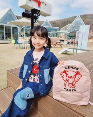 Gi So-you Instagram - #제품제공
ㆍ
ㆍ
곧 개학이다~~~♡
소유의  신학기룩은 KENZO 👕 👖 🎒 
ㆍ
ㆍ
@kenzokids_official
ㆍ
ㆍ
ㆍ
ㆍ
ㆍ
ㆍ
ㆍ
본 포스팅은 롯데 GFR로부터 제공받아 솔직하게 작성하였습니다
ㆍ
#겐조키즈#kenzokids #키즈브랜드#키즈옷#신학기룩#명품아동복#명품키즈#키즈옷추천#키즈선물#아동복추천#아동복#키즈스타일링#키즈룩#럭셔리키즈
#기소유#신학기룩👕👚 #센스쟁이❤️