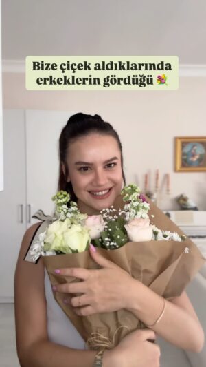 Gizem Denizci Instagram - Bütün dişiller anladı 😋😍🩷
.
.
.
.
.
.
#relatable #fun #eğlence #ilişkiler #çiçek #kızlar #dişilenerji #feminen #girly #gift