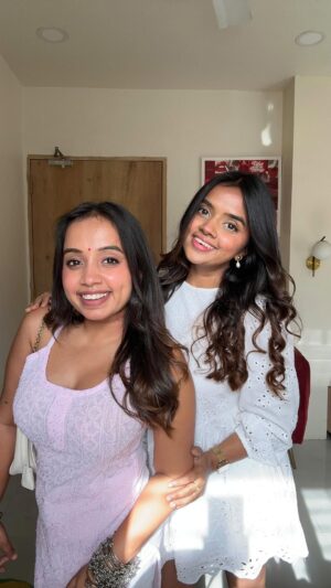 Gopali Tiwari Instagram - Last minute get ready with us ✌🏻
It’s always fun and chaos but we got it all together with ❤️ @nylenaturals it made our hair smooth, shiny and healthy. 💃 
The perfect ph balance ensures gentle cleansing of your hair. 
#ad #nyle #shampoo #haircare #healthyhair #nyleshampoo #nyledamagerepair #repairshampoo