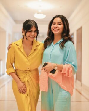 Gopika Ramesh Instagram - Our sweethearts are striking a pose! 💗
 
#SweetheartFromMarch14 📅 

@ysrfilms @itsyuvan @rio.raj @gopika_ramesh_ @swineeths.sukumar @renji_panicker @redin_kingsley @arunachaleswaran.pa @iam.fouzee #BalajiSubramanyam @editor_tamil @sivavaidooran @aj_tippu_dop @iam_.azar @sridevi_gopalakrishnan @ra.mkumar8057 @jaison_jos @thetanvishah @madhankarky @therukural @vigneshramakrishnalyricist @balajikombaiah @dharaniselvendran @jaison_jos @djjesudoss @shrikanthsundar @sukumar_mpse @thesoundaholics @reshmikarthigeyan @vinothgopal @srinath_viswanathan @vfxashok @yellow_tooths @apinternationalfilms @homescreenentertainment @proyuvraaj #FiveStarSenthil @thinkmusicofficial @gobeatroute
