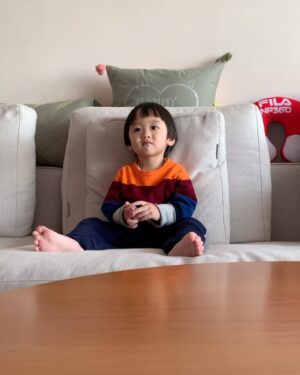 Grace Chan Instagram - 簡簡單單就是福❤️🥹

Storytime before bed for you all… 🛏️ 
其實大仔Rafa 🐷 生日正正就係情人節💕
本身有個trip要去，都特登推咗諗住陪佢staycation 過生日 🥲
點知呢個媽咪搞烏龍，最終去唔到
但係估唔到仔仔好識得諗 🥺
仲同我講遲啲先去啦！😙
最終嗰晚我哋仲一齊喺屋企嗌咗隻乳豬 🍣
第二日仲同兩個表哥游水BBQ！ 🍢
揸車返屋企嘅時候，佢同我講「this is the best birthday ever!」
🥹😭其實佢三歲嘅時候已經每年咁樣同我哋講❤️❤️
Oh dear Fafa~ Mommy promises to make it up to you! 🎂 
But for now, Happiest 6th Birthday little guy 🥳🥹💗
