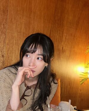 Ha Da-in Instagram - 🤎🐻🙂🐻🤎