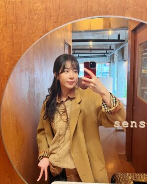 Ha Da-in Instagram - 🤎🐻🙂🐻🤎