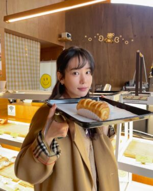 Ha Da-in Instagram - 🤎🐻🙂🐻🤎