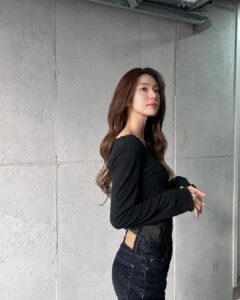 Actress Ha Yeong HD Photos and Wallpapers February 2025