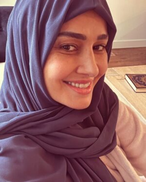 Haala Shiha Instagram - يقول الله تعالي : ( قل إن صلاتي ونسكي ومحياي ومماتي لله رب العالمين ).
ان شاء الله بعد رمضان حعمل podcast آتكلم فيه عن تحربتي لان اكيد شبه ناس كتير 🌹♥️