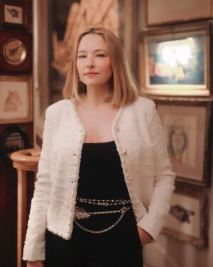Haley Bennett Instagram - An enchanting evening with Chanel and Finch & Partners celebrating the magic of cinema the night before the BAFTAs✨ Forever grateful to be part of a night that honors artistry, elegance, and storytelling, a language I hold close to my heart.

Thank you to @chanelofficial for making me feel radiant inside and out. Here’s to the beauty of film, fashion, and the friendships that inspire it all.

#BAFTA #Chanel #FinchAndPartners #Gratitude #ChanelBeauty