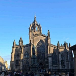 Han Hye-jin Instagram - London to Edinburgh
2007년 런던에서 샤넬쇼를 했었는데요~ 
그때는 공항-호텔-쇼장 요렇게 이틀을 보내고 다시 뉴욕으로 돌아갔답니다^^ 관광객 모드의 런던은 이번이 처음이었어요🤗 
그리고 런던에서 스코틀랜드의 에든버러까지 짧은 일정 속에 진행된 P의 여행.. 그런데요 여러분.. 
여행은 J가 짱인것 같아요😭 저는 언제쯤 100점짜리 여행을 하게 될까요? 계획을 세워도, 계획을 안세워도 모두 엉망인.. 그야말로 PPPP의 여행이었어요ㅠㅠ 그래도 구독자님 선물은 좀 사왔으니 유툽 보시고 댓글 남겨주시면 제가 사온 영국 기념품 추첨해서 보내드릴게욧!🥰 
여러분! 새해 복 많이 많이 받으시고 늘 건강하세요! 
그리고.. 늘 부족하고 서투른 모습까지 너그러히 바라봐 주셔서 감사합니다! 새해 복 많이 받으시고 늘 건강하세요!! Happy new year!
 (마지막으로 24살의 CHANEL SHOW IN LONDON의 저를 올려보아요^^)

#P의여행 #london #scotland #조니워커 @johnniewalkerkorea