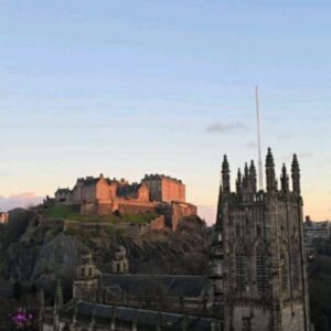 Han Hye-jin Instagram - London to Edinburgh
2007년 런던에서 샤넬쇼를 했었는데요~ 
그때는 공항-호텔-쇼장 요렇게 이틀을 보내고 다시 뉴욕으로 돌아갔답니다^^ 관광객 모드의 런던은 이번이 처음이었어요🤗 
그리고 런던에서 스코틀랜드의 에든버러까지 짧은 일정 속에 진행된 P의 여행.. 그런데요 여러분.. 
여행은 J가 짱인것 같아요😭 저는 언제쯤 100점짜리 여행을 하게 될까요? 계획을 세워도, 계획을 안세워도 모두 엉망인.. 그야말로 PPPP의 여행이었어요ㅠㅠ 그래도 구독자님 선물은 좀 사왔으니 유툽 보시고 댓글 남겨주시면 제가 사온 영국 기념품 추첨해서 보내드릴게욧!🥰 
여러분! 새해 복 많이 많이 받으시고 늘 건강하세요! 
그리고.. 늘 부족하고 서투른 모습까지 너그러히 바라봐 주셔서 감사합니다! 새해 복 많이 받으시고 늘 건강하세요!! Happy new year!
 (마지막으로 24살의 CHANEL SHOW IN LONDON의 저를 올려보아요^^)

#P의여행 #london #scotland #조니워커 @johnniewalkerkorea