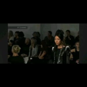 Han Hye-jin Instagram - London to Edinburgh
2007년 런던에서 샤넬쇼를 했었는데요~ 
그때는 공항-호텔-쇼장 요렇게 이틀을 보내고 다시 뉴욕으로 돌아갔답니다^^ 관광객 모드의 런던은 이번이 처음이었어요🤗 
그리고 런던에서 스코틀랜드의 에든버러까지 짧은 일정 속에 진행된 P의 여행.. 그런데요 여러분.. 
여행은 J가 짱인것 같아요😭 저는 언제쯤 100점짜리 여행을 하게 될까요? 계획을 세워도, 계획을 안세워도 모두 엉망인.. 그야말로 PPPP의 여행이었어요ㅠㅠ 그래도 구독자님 선물은 좀 사왔으니 유툽 보시고 댓글 남겨주시면 제가 사온 영국 기념품 추첨해서 보내드릴게욧!🥰 
여러분! 새해 복 많이 많이 받으시고 늘 건강하세요! 
그리고.. 늘 부족하고 서투른 모습까지 너그러히 바라봐 주셔서 감사합니다! 새해 복 많이 받으시고 늘 건강하세요!! Happy new year!
 (마지막으로 24살의 CHANEL SHOW IN LONDON의 저를 올려보아요^^)

#P의여행 #london #scotland #조니워커 @johnniewalkerkorea