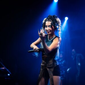 Actress Hande Yener HD Photos and Wallpapers February 2025