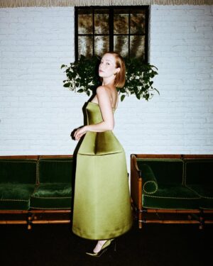 Hannah Einbinder Instagram - oceanic gratitude @criticschoice 🥲 merciii @nicolasghesquiere @louisvuitton for the most exquisite custom dress shot by the best best best @myleshendrik 🤍 

@sweetbabyjamie 
@mollygreenwald 
@jerrodrobertshair
@magpiejd 
@joeycantu
