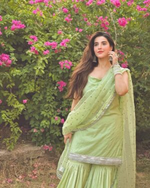 Hareem Farooq Instagram - Eid Mubarak to all you lovely people!! ♥️

Love the eid joraaa @faizruh