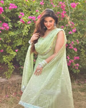 Hareem Farooq Instagram - Eid Mubarak to all you lovely people!! ♥️

Love the eid joraaa @faizruh