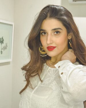 Hareem Farooq Instagram - Flower ✅
White dress ✅
Red lips ✅
Big jhumkas ✅
Hair volume ✅
Im ready! 

Styling: @faizruh 
💄: @ikramgoharofficial 
💍: @ayeshaccessories 

#redlips #whiteaesthetic #flowerlovers