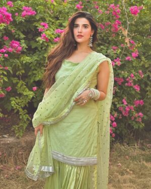 Hareem Farooq Instagram - Eid Mubarak to all you lovely people!! ♥️

Love the eid joraaa @faizruh