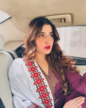Hareem Farooq Instagram - Masooma aur uski laal lipshtick! Thats it, thats the post 🫶🏻

Aaj ka episode dekha?

#Bismil Wednesday and Thursday @ 8pm only on #arydigital