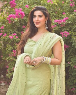 Hareem Farooq Instagram - Eid Mubarak to all you lovely people!! ♥️

Love the eid joraaa @faizruh