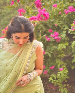 Hareem Farooq Instagram - Eid Mubarak to all you lovely people!! ♥️

Love the eid joraaa @faizruh