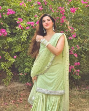 Hareem Farooq Instagram - Eid Mubarak to all you lovely people!! ♥️

Love the eid joraaa @faizruh