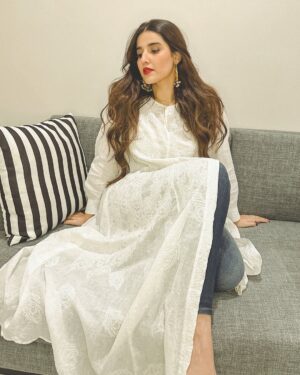 Hareem Farooq Instagram - Flower ✅
White dress ✅
Red lips ✅
Big jhumkas ✅
Hair volume ✅
Im ready! 

Styling: @faizruh 
💄: @ikramgoharofficial 
💍: @ayeshaccessories 

#redlips #whiteaesthetic #flowerlovers