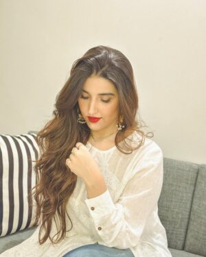 Hareem Farooq Instagram - Flower ✅
White dress ✅
Red lips ✅
Big jhumkas ✅
Hair volume ✅
Im ready! 

Styling: @faizruh 
💄: @ikramgoharofficial 
💍: @ayeshaccessories 

#redlips #whiteaesthetic #flowerlovers