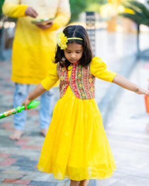Hari Teja Instagram - Haldi 🌻💛🌼 

Memories for life… family is everything 🥰🥰 

Chelli Pelli ❤️ 

Thanks a lot @laxmi_design_studio_usa for creating a beautiful combination outfits for me Deepu n papa 💛 we absolutely loved ur work …. 

#haldiceremony #family #happiness #celebration #photographylovers ❤️❤️ 

PC: @krishnatejah 🌼🌼