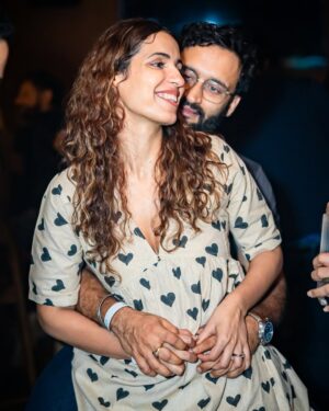 Harleen Sethi Instagram - The many moods & many dear friends celebrating the newest coolest sneaker bar in town 👟🕺🏻🍾💥🍻💃🏻 

@kicobarmumbai