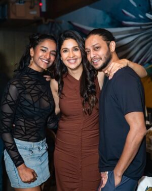 Harleen Sethi Instagram - The many moods & many dear friends celebrating the newest coolest sneaker bar in town 👟🕺🏻🍾💥🍻💃🏻 

@kicobarmumbai